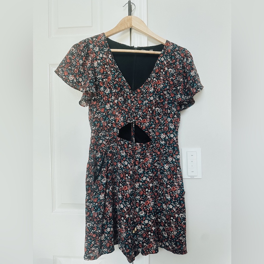 🤍 Express Floral 🌷 Romper Size 4.